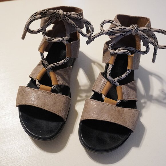 Sorel Topeda Lace Sandal - Picture 1 of 10